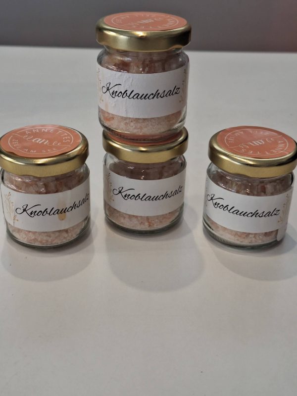 Glasgefäße mit Knoblauchsalz aus Annettes kleine Schätze in Zell am See.