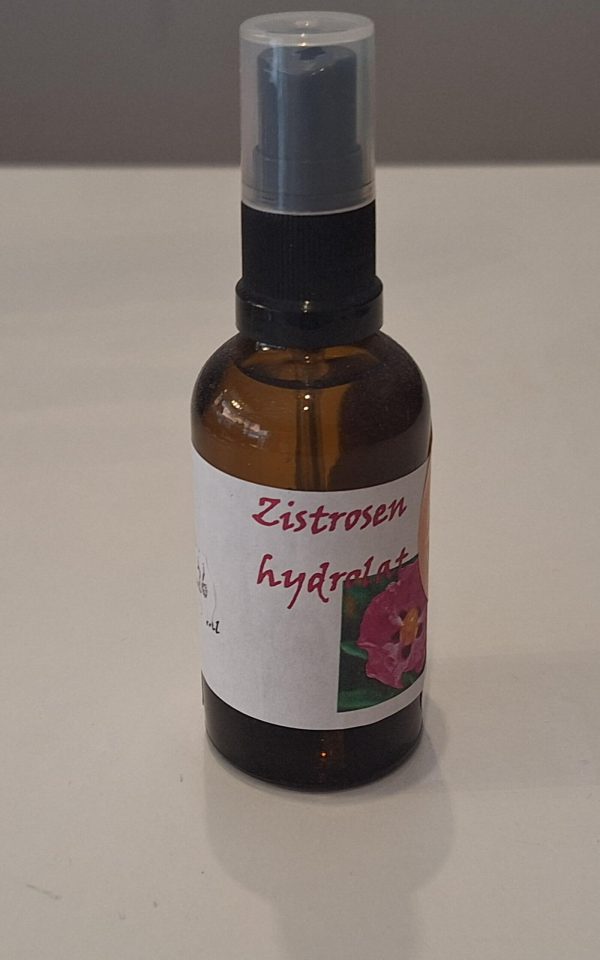 Zistrosen-Hydrolat in brauner Glasflasche, handgemacht und für natürliche Pflege geeignet.