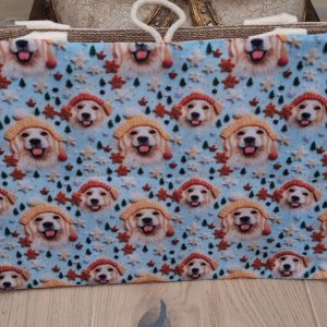 Bunte Tasche mit kunterbunten Labrador-Motiven und winterlichen Designs.